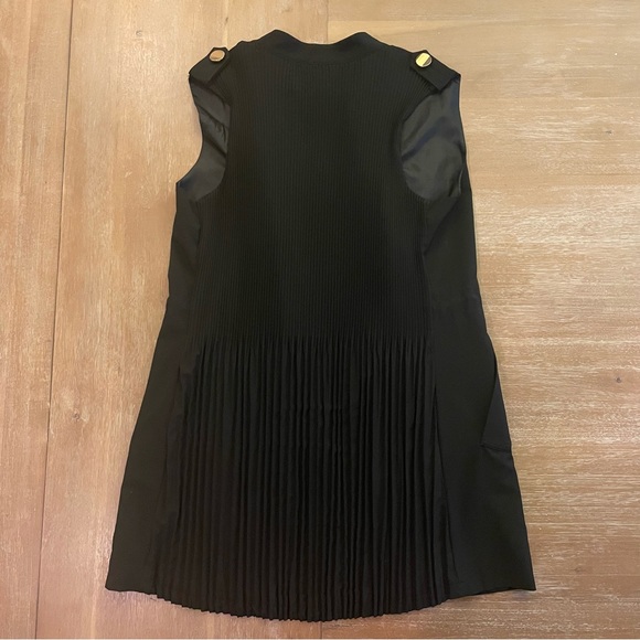 Lindi Black Ruffle Open Vest - Picture 5 of 5